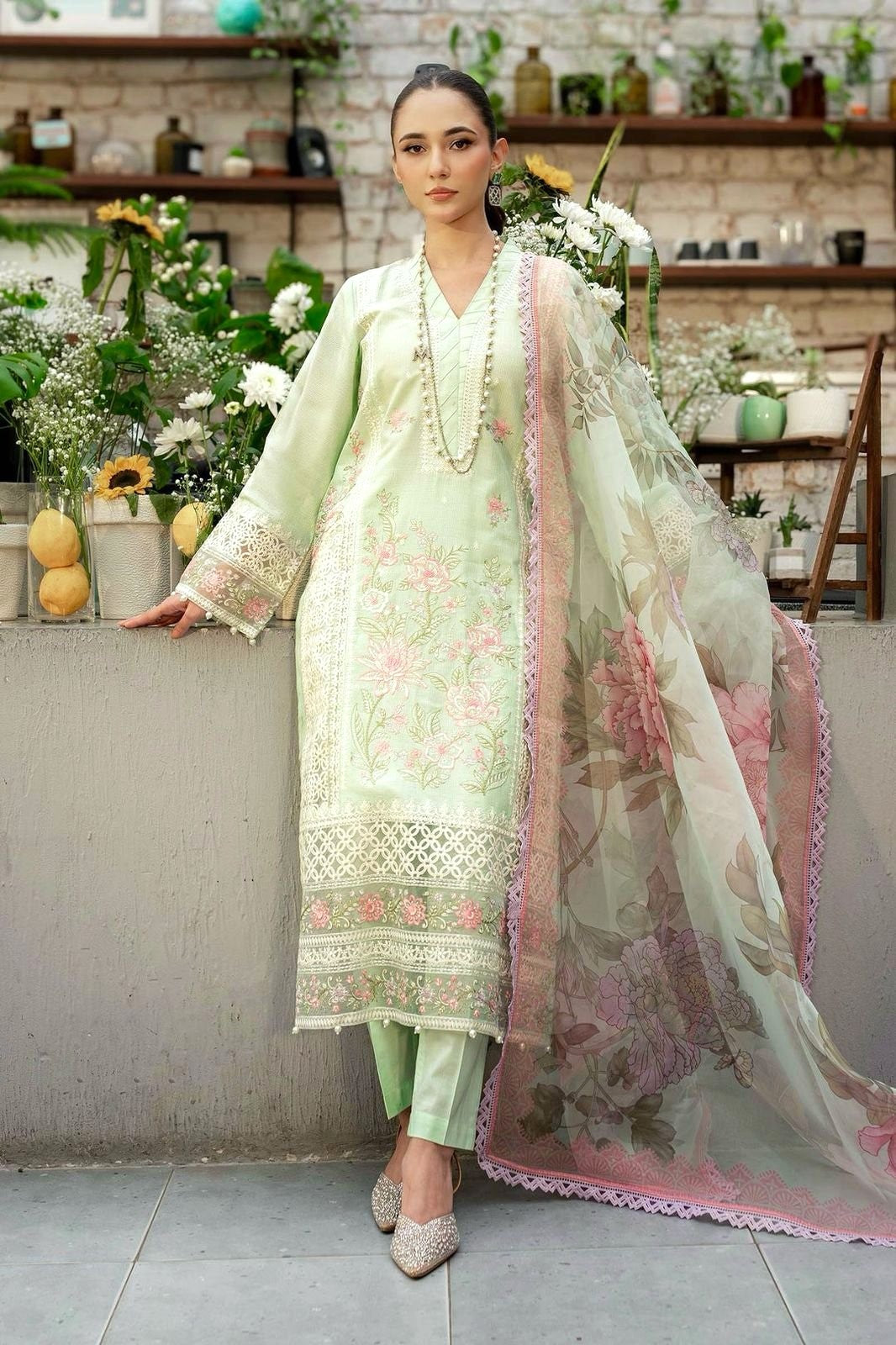 Maria B. Lawn Embroidered 3PC Suit Printed Lawn Dupatta – IIC-4006