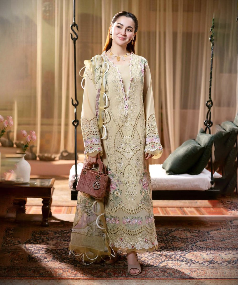 LUXURY CHIKANKARI EMBROIDERED LAWN 3PC SUIT WITH PRINTED Chiffon Dupatta-3333