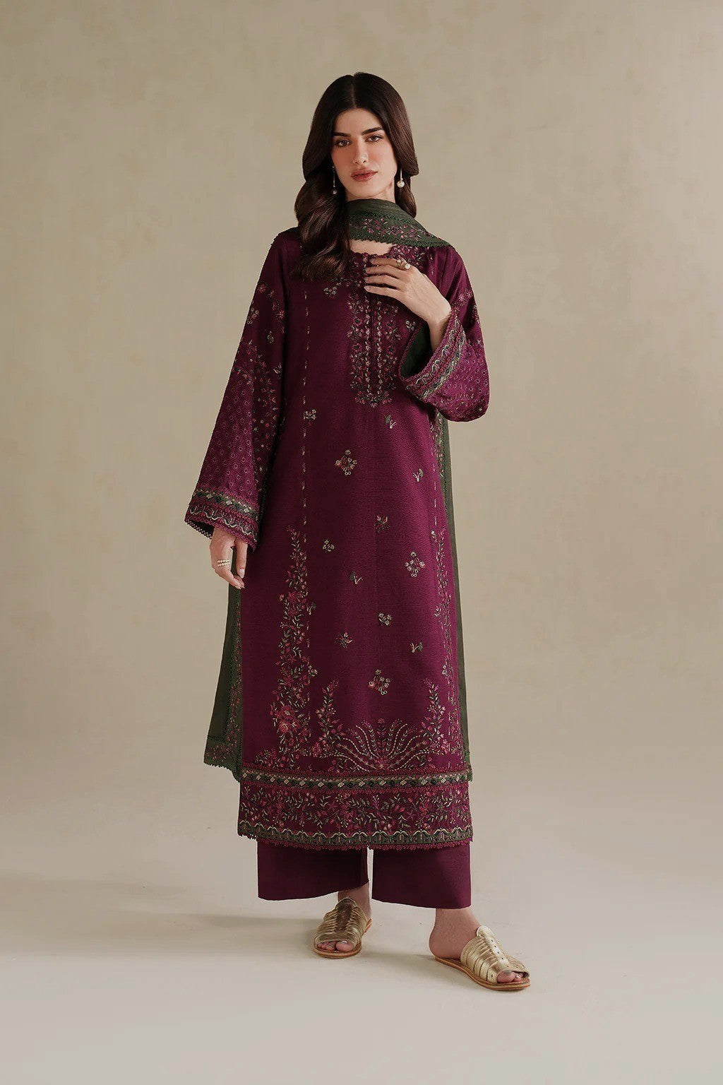 Iznik Lawn Embroidered 3PC Suit with Embroidered Dupatta – IIC-4028