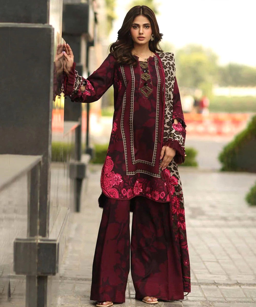 Shahanah Luxe Digital Printed Lawn 3PC Suit with Voile Dupatta – 4011