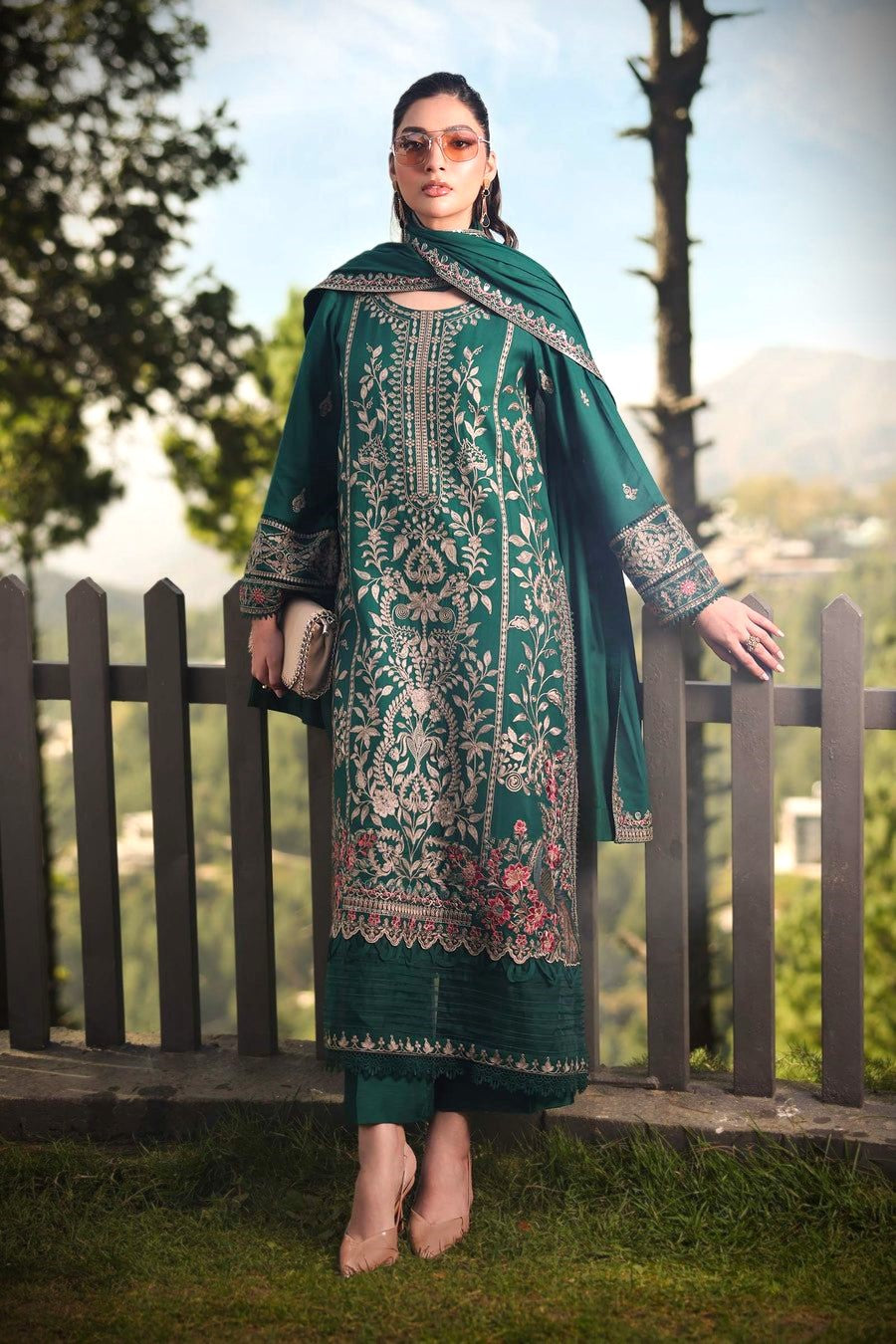 Maria.B Winter Luxury Dhanak 3PC Embroidered Suit with Embroidered Dhanak Dupatta-1081